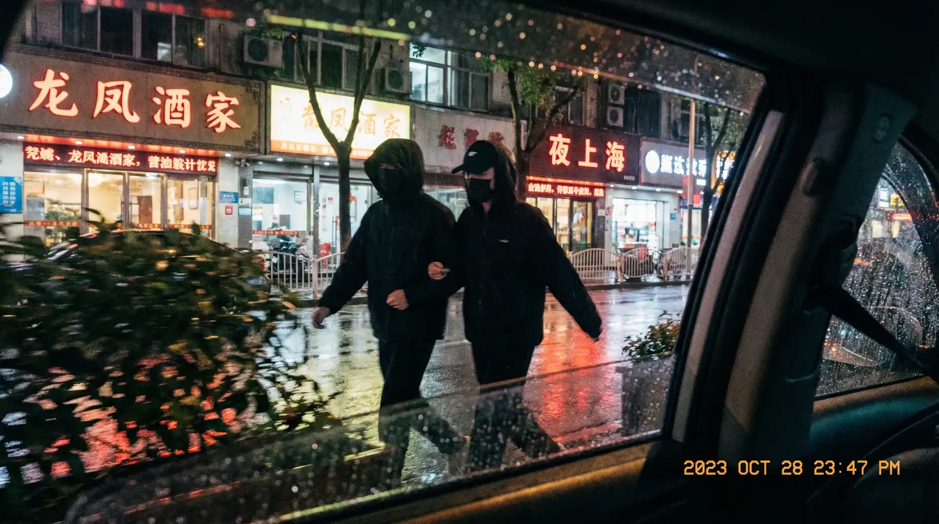 最新黑料-独家爆料平台|网红八卦|每日更新免费 - 顶流明星深夜密会现场抓拍照片